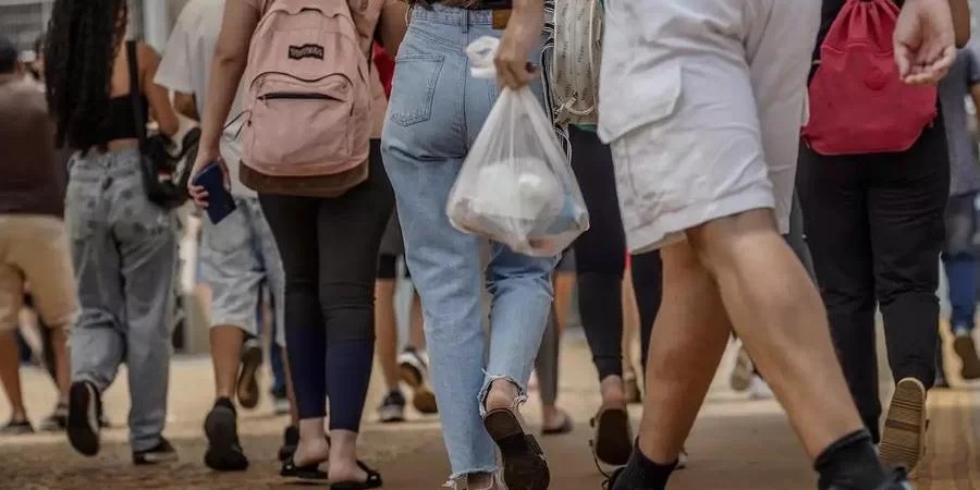 O presidente Luiz Inácio Lula reuniu a imprensa, na manhã desta sexta-feira (26), para detalhar o programa Pé-de-Meia, que é uma espécie de poupança que o governo federal fará para [&hellip;]