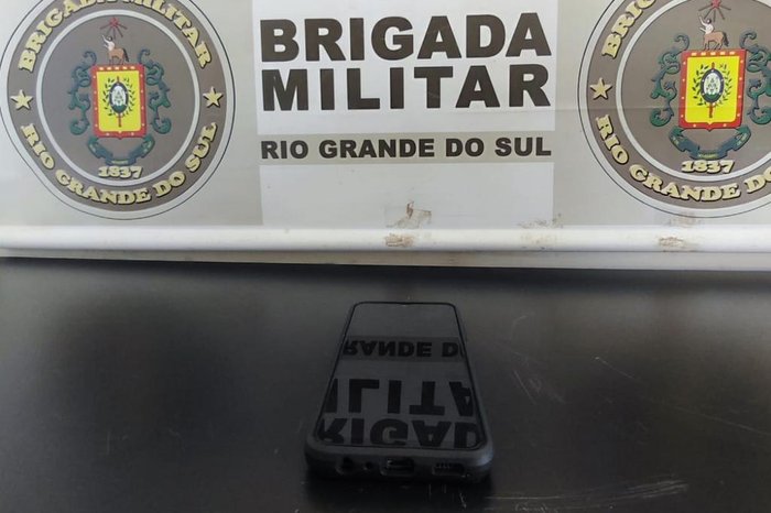Um homem foi preso&nbsp;na manhã de segunda-feira (5) por&nbsp;divulgar informações sobre uma blitz policial&nbsp;em Passo Fundo. Segundo a Brigada Militar, ele encaminhou uma&nbsp;mensagem de voz&nbsp;em um&nbsp;grupo de WhatsApp&nbsp;com centenas integrantes. [&hellip;]