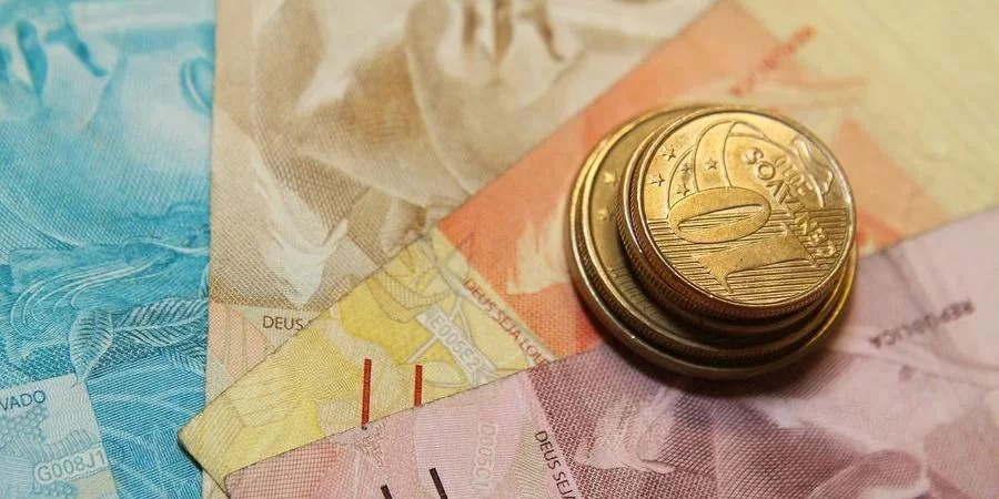 O governo federal ampliou a isenção do Imposto de Renda para quem recebe até dois salários mínimos, valor de R$ 2.824 mensal. A decisão foi publicada&nbsp;no Diário Oficial da União&nbsp;na [&hellip;]