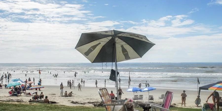 Máximas ultrapassam os 30°C ao redor do Estado A&nbsp;quarta-feira no Rio Grande do Sul&nbsp;será de sol e calor ao longo desta quarta-feira, apesar da presença de nuvens esparsas em todas [&hellip;]