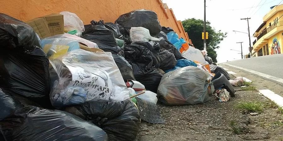 Os serviços de&nbsp;coleta de lixo, direta ou indireta, beneficiavam 90,9% dos brasileiros em 2022, segundo dados do Censo 2022 divulgados nesta sexta-feira (23) pelo&nbsp;Instituto Brasileiro de Geografia e Estatística (IBGE). [&hellip;]