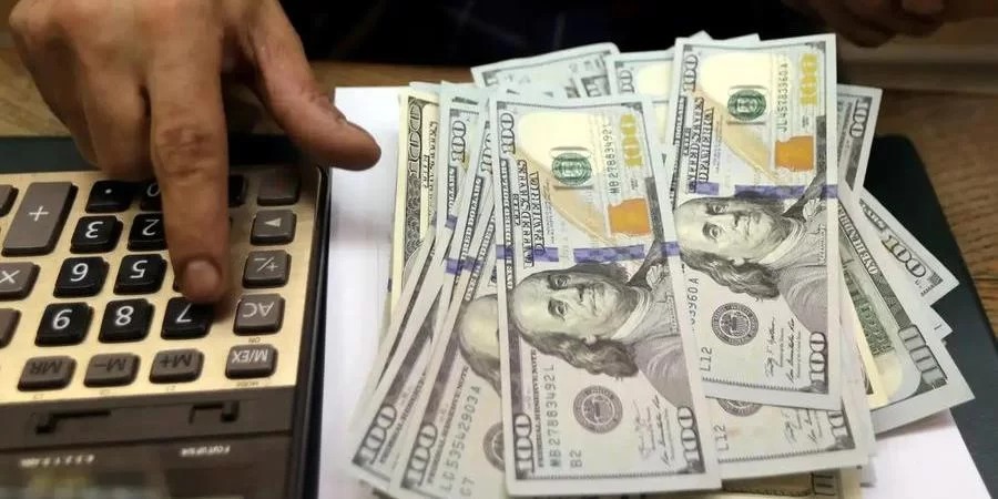 O dólar à vista subiu pelo terceiro pregão consecutivo e voltou se aproximar de R$ 5,00 no mercado de câmbio doméstico, em dia marcado por tombo do petróleo e perdas [&hellip;]