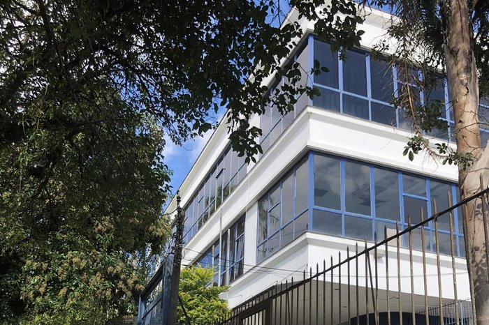 Construído na década de 1970, o prédio da rua Silveiro, nº 1.111, no bairro Menino Deus, será transformado em uma construção imobiliária de alto padrão.&nbsp;O local já abrigou sedes das [&hellip;]