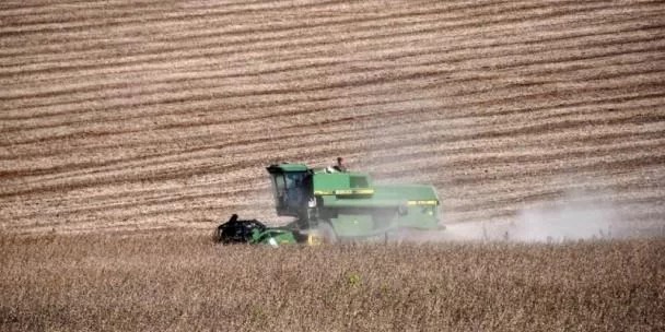 Após três anos de estiagem, lavouras precoces inauguram a esperada produção recorde de 22,24 milhões de toneladas do grão Os agricultores gaúchos iniciaram a colheita da safra 2023/2024 de soja. [&hellip;]