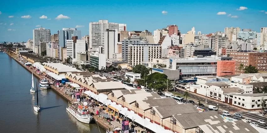 Existe chance de chuva no final do dia em pontos do Oeste e do extremo Sul gaúcho O sol aparece com nuvens na maior parte do&nbsp;Rio Grande do Sul&nbsp;nesta quarta-feira, [&hellip;]