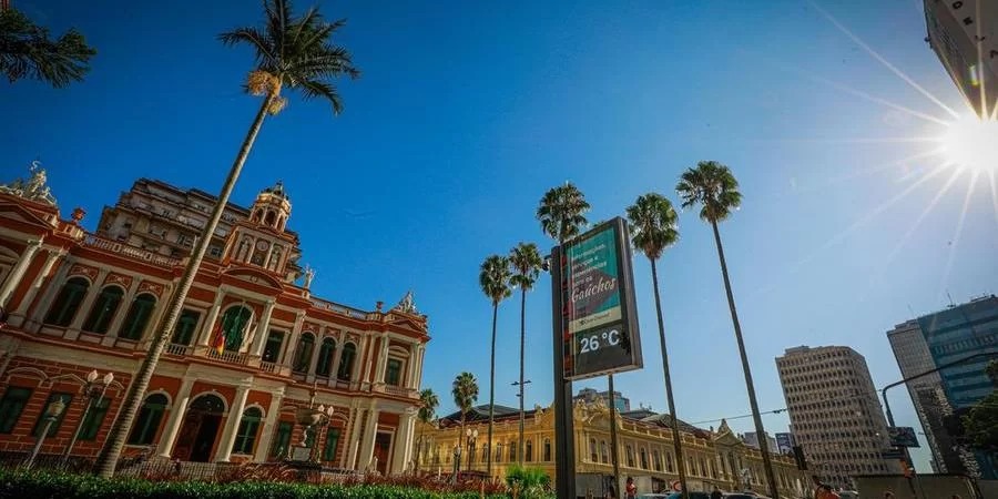 Tempo firma no Estado após transtornos com excesso de chuvas Frente fria se afasta e atua nesta quarta-feira no Paraná e no Centro do Brasil enquanto uma massa de ar [&hellip;]