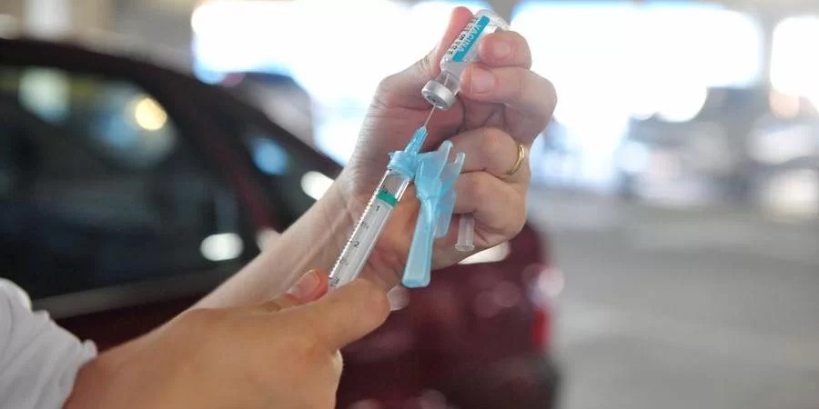 Foi realizada uma alteração da cepa usada como fonte para a produção do antígeno da proteína S A Anvisa aprovou nesta quinta-feira a atualização da composição da vacina Covid-19 (recombinante), [&hellip;]