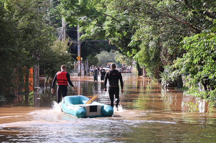 Brigada Militar, Corpo de Bombeiros e Defesa Civil atendem chamados em todo RS Em meio a&nbsp;maior enchente da história do Rio Grande do Sul, mais de 100 pessoas estão desaparecidas [&hellip;]