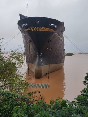 A empresa fica 20 metros acima do rio, mas a enchente foi muito severa na região Um&nbsp;navio foi parar em cima do escritório&nbsp;do estaleiro onde foi construído, em&nbsp;Taquari,&nbsp;um dos municípios [&hellip;]