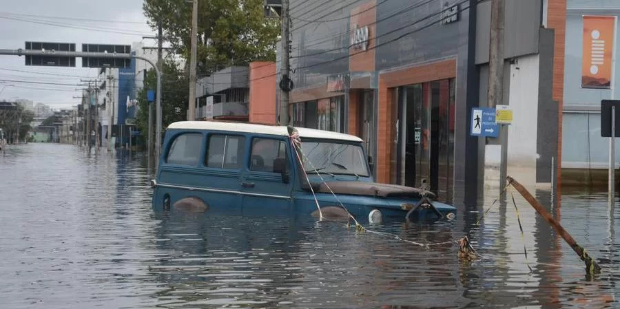 O número de mortes relacionadas às enchentes no Rio Grande do Sul aumentou para 147, segundo dados divulgados pela Defesa Civil na manhã desta segunda-feira. O número de pessoas desaparecidas [&hellip;]
