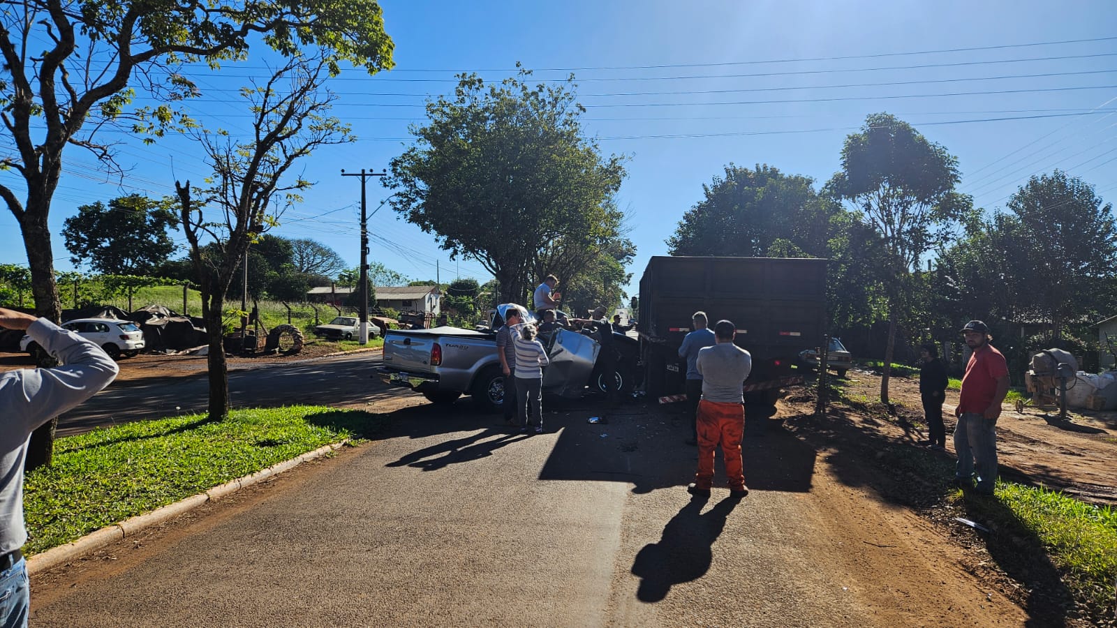 Na tarde dessa segunda-feira (20), ocorreu um acidente na Av. Do Ipê que dá acesso a entrada de Bossoroca envolvendo uma camionete e um caminhão. Segundo informações, o motorista da [&hellip;]