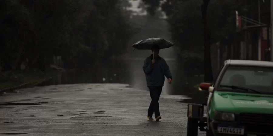 O volume das precipitações não deverá ser muito elevado Nesta segunda-feira, o governo do Estado do Rio Grande do Sul emitiu um alerta de&nbsp;chuvas fortes&nbsp;a partir desta terça-feira. Tudo começa [&hellip;]