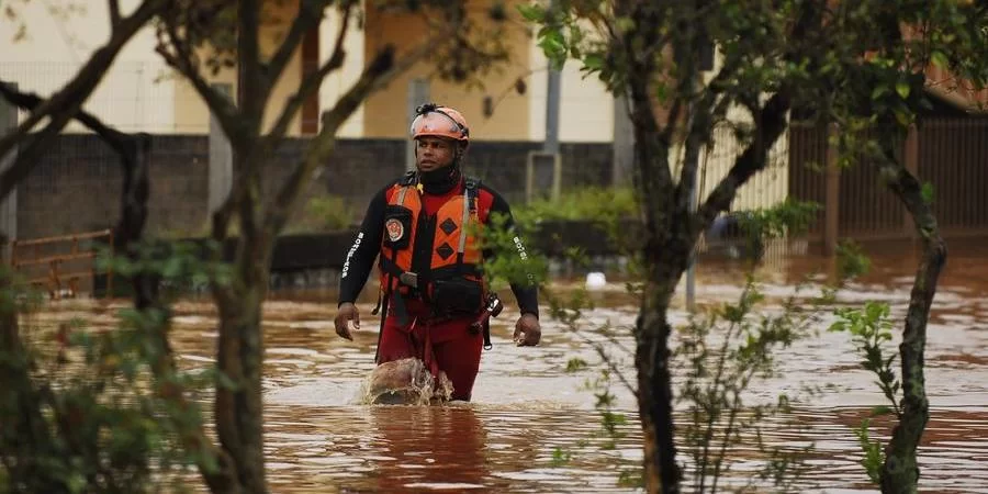 Número de desalojados subiu para 23.598 O Rio Grande do Sul contabiliza 37 mortes e 74 pessoas desaparecidas em decorrência das&nbsp;chuvas, segundo o boletim da Defesa Civil divulgado na tarde [&hellip;]
