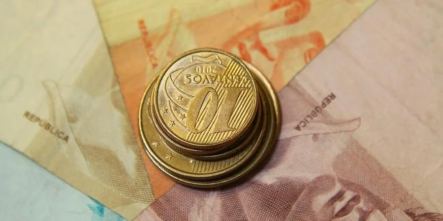 Serão beneficiados 5,7 milhões de contribuintes; pagamento é feito na conta bancária informada na declaração, de forma direta ou via Pix. A Receita Federal libera nesta sexta-feira (21) o pagamento [&hellip;]