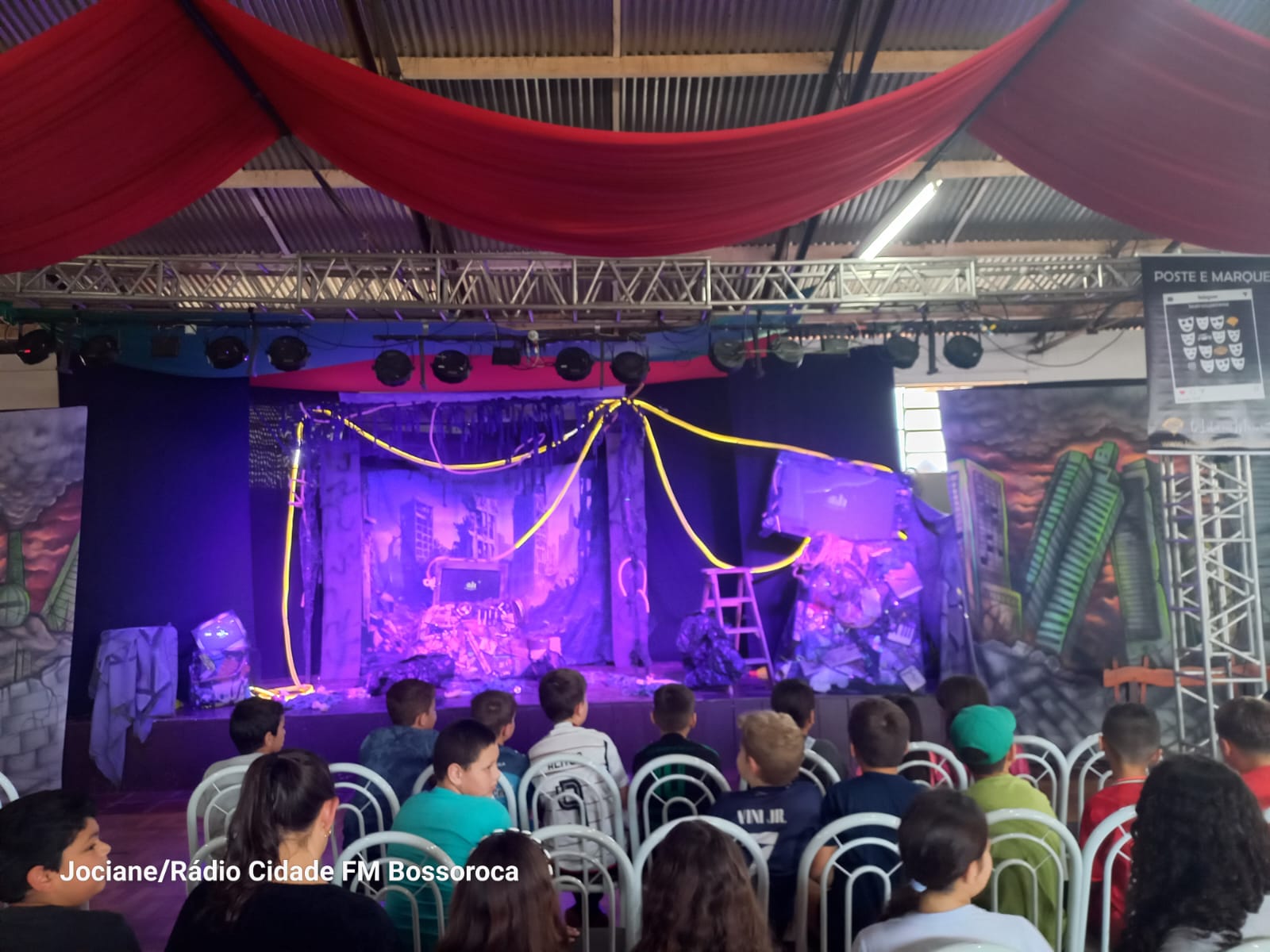 Nesta quinta-feira (06), aconteceu o belíssimo espetáculo guardiões da árvore sagrada, com o grupo de teatro Luz e Cena, a apresentação mexe um o lúdico da plateia e também ensina [&hellip;]