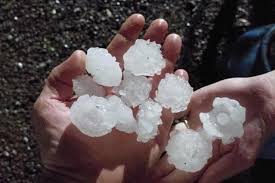 Pelo menos quatro cidades gaúchas registraram danos causados por temporais e queda de granizo neste domingo. De acordo com a MetSul Meteorologia, os fenômenos acompanham o avanço de uma frente [&hellip;]