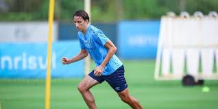 O&nbsp;Grêmio&nbsp;anunciou oficialmente na tarde desta quarta-feira a renovação do vínculo com o zagueiro Pedro Geromel até o final da atual temporada. O acerto já havia sido antecipado pelo&nbsp;Boletim Informativo Diário [&hellip;]