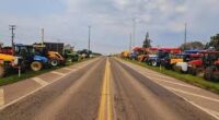 Ao menos 50 municípios gaúchos registravam mobilizações de máquinas e produtores rurais do movimento SOS Agro RS na manhã desta quarta-feira. Nas cidades e em beiras de rodovias, comboios se [&hellip;]