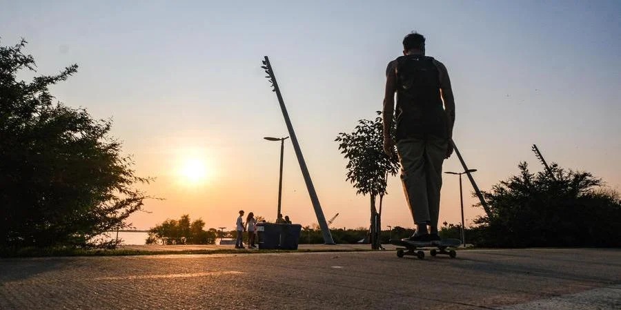 Período da tarde deve registrar marcas de 32ºC a 35ºC nos vales e na Grande Porto Alegre O sol aparece&nbsp;em todo o Rio Grande do Sul neste sábado, mas nuvens [&hellip;]