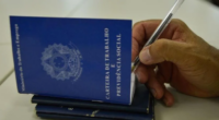Diminuição no RS foi de 0,8 ponto percentual, segundo a pesquisa Taxa de desemprego recua em sete estados no terceiro trimestre, diz IBGE | Foto: Marcelo Casal / Agencia Brasil / Divulgação […]