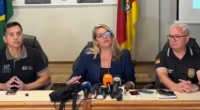 Informação foi divulgada em coletiva nesta segunda-feira Coletiva da Polícia Civil sobre caso de bolo envenenado em Torres | Foto: Polícia Civil A farinha do bolo que levou três pessoas à morte, em […]