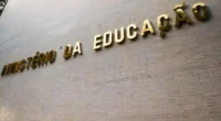 O Ministério da Educação (MEC) lançou nesta quarta-feira (23) o Exame Nacional de Avaliação da Formação Médica (Enamed). A proposta é estabelecer um instrumento unificado de avaliação da formação médica no Brasil. Os […]