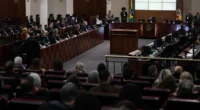 O Tribunal de Justiça do Rio Grande do Sul decidiu manter a validade do júri do Caso Kiss, mas reduziu as penas dos quatro condenados. O entendimento dos desembargadores foi adotado em Porto Alegre, […]