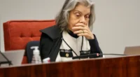 A Primeira Turma do Supremo Tribunal Federal (STF) retoma nesta quinta-feira (11), em sessão marcada para as 14h, o julgamento do ex-presidente Jair Bolsonaro e mais sete ex-aliados, que compõem […]