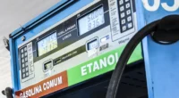 A&nbsp;Petrobras&nbsp;anunciou nesta segunda-feira (20) que vai reduzir&nbsp;em 4,9% o preço da gasolina A vendida às distribuidoras.&nbsp;O novo preço passa a&nbsp;valer a partir desta terça-feira (21). A gasolina A é o [&hellip;]