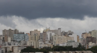 Dia começará com instabilidade, mas depois o sol aparecerá entre nuvens A segunda-feira ainda começa com instabilidade no estado. Chove ainda entre o Norte do estado e Leste gaúcho no […]