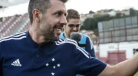 O&nbsp;Inter&nbsp;se apróximou do anúncio da contratação de Paulo Pezzolano como seu novo técnico. O uruguaio, de 42 anos, tem experiência no futebol brasileiro e europeu e recebeu o aval do [&hellip;]