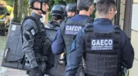 O&nbsp;Grupo de Atuação Especial de Combate ao Crime Organizado do Ministério Público do Rio Grande do Sul (GAECO/MPRS)&nbsp;encerrou 2025 com um balanço expressivo no enfrentamento a&nbsp;organizações criminosas. Ao longo do [&hellip;]