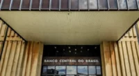 Após um ano de lucro, o&nbsp;Banco Central (BC)&nbsp;fechou o balanço no negativo, por causa da queda do dólar. Depois de registrar lucro de R$ 270,9 bilhões em 2024,&nbsp;a instituição teve [&hellip;]