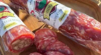 Um salame com noz-pecã será o lançamento da Salumeria Smiderle no Pavilhão da Agricultura Familiar da&nbsp;Expodireto Cotrijal.&nbsp;A receita mantém o método tradicional, com 30 dias de maturação, mas incorpora o [&hellip;]
