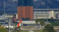 Aeronave parou em área de gramado e não houve maiores danos ou feridos Um avião de pequeno porte derrapou na pista do Aeroporto Salgado Filho – Porto Alegre Airport – [&hellip;]