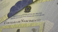 Ampliação para 20 dias será implementada de forma gradual ao longo de quatro anos Foi sancionado nesta terça-feira, 31, o projeto de lei que&nbsp;amplia a licença-paternidade no Brasil.&nbsp;Com a mudança, [&hellip;]