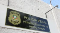 Grupo de Fiscalização do Sistema Prisional constatou que 33 mulheres dividiam o espaço previsto para 12. Decisão judicial estabeleceu teto máximo de 28 apenadas O Alojamento Feminino 2 do&nbsp;Presídio Regional [&hellip;]