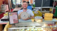 Produto desenvolvido por jovem de Jóia conquistou Medalha Superouro no Mundial do Queijo Brasil 2026 Os aldeamentos indígenas fundados pelos jesuítas espanhóis no noroeste do Estado brilham no rótulo do [&hellip;]