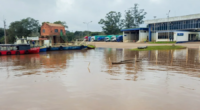 Segundo a Defesa Civil, na manhã desta segunda-feira, o rio estava recuando em média dois centímetros por hora no município A situação do&nbsp;Rio Uruguai&nbsp;segue chamando a atenção e preocupando os [&hellip;]