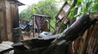 O temporal que atingiu o Rio Grande do Sul nesta sexta-feira (28) causou danos em pelo 13 municípios, conforme o boletim divulgado pela Defesa Civil. Em Porto Alegre, um menino [&hellip;]