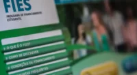 Estudantes podem parcelar dívidas e limpar nome no Banco do Brasil e na Caixa A renegociação de dívidas do Fundo de Financiamento Estudantil (Fies), com descontos e condições facilitadas pelo [&hellip;]